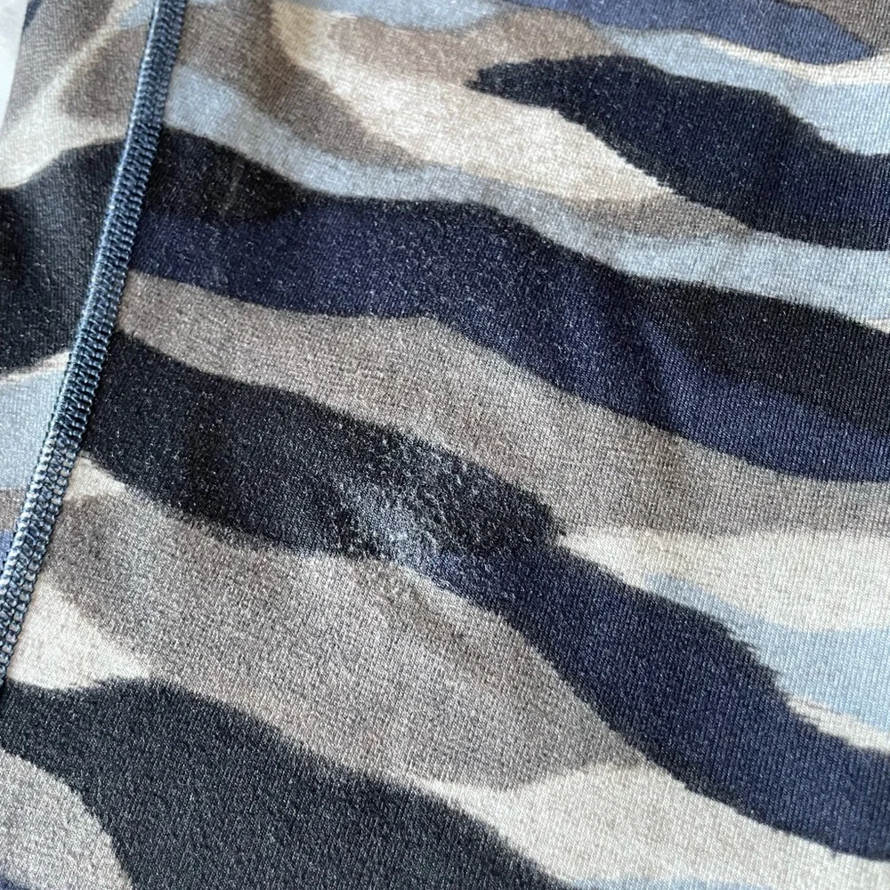 Lululemon Leggings Womens 2 Blue Gray Midi Camo Activewear Color-Block Logo Gym - Picture 4 of 6